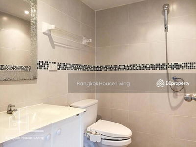 Royal Castle Sukhumvit, Bangkok, Thailand Royal Castle Sukhumvit, Bangkok, Thailand