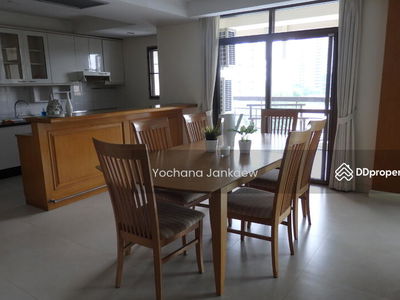 Royal Castle Sukhumvit, Bangkok, Thailand Royal Castle Sukhumvit, Bangkok, Thailand