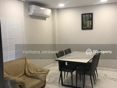 House 4-bed for rent at Sukhumvit, Bangkok, Thailand House 4-bed for rent at Sukhumvit, Bangkok, Thailand