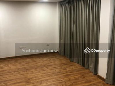 House 4-bed for rent at Sukhumvit, Bangkok, Thailand House 4-bed for rent at Sukhumvit, Bangkok, Thailand