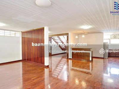 For rent, 2-story detached house, Sukhumvit Road 71, near BTS Phra Khanong, Bangkok., Thailand For rent, 2-story detached house, Sukhumvit Road 71, near BTS Phra Khanong, Bangkok., Thailand