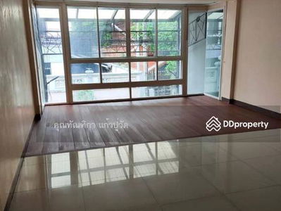 Townhome, 3 floors, 3 bedrooms, 3 bathrooms, 2 air conditioners, no furniture, for rent 19,000 baht, Phahon Yothin Road 32, Senaniwet Village 12.
Near Rotus Department Store, Bangkok, Thailand Townhome, 3 floors, 3 bedrooms, 3 bathrooms, 2 air conditioners, no furniture, for rent 19,000 baht, Phahon Yothin Road 32, Senaniwet Village 12.
Near Rotus Department Store, Bangkok, Thailand