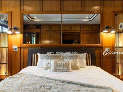 House in Phetchaburi Road, Bangkok, Thailand House in Phetchaburi Road, Bangkok, Thailand