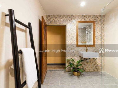 House in Phetchaburi Road, Bangkok, Thailand House in Phetchaburi Road, Bangkok, Thailand