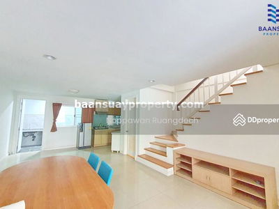 Chaloem Phrakiat Rama 9 Road, near Paradise Park, Bangkok, Thailand Chaloem Phrakiat Rama 9 Road, near Paradise Park, Bangkok, Thailand