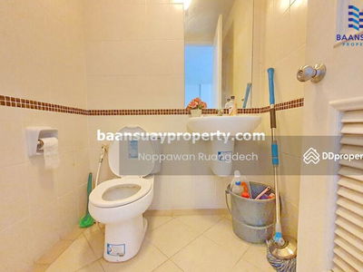 Chaloem Phrakiat Rama 9 Road, near Paradise Park, Bangkok, Thailand Chaloem Phrakiat Rama 9 Road, near Paradise Park, Bangkok, Thailand