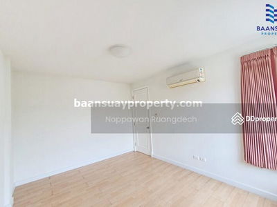 Chaloem Phrakiat Rama 9 Road, near Paradise Park, Bangkok, Thailand Chaloem Phrakiat Rama 9 Road, near Paradise Park, Bangkok, Thailand