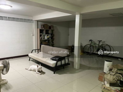 Single house behind The Ninth Mall, Seri Village, 100 sq m, 2 floors, 5 bedrooms, 3 bathrooms, good location, suitable for an office, residence, home office, Bangkok., Thailand Single house behind The Ninth Mall, Seri Village, 100 sq m, 2 floors, 5 bedrooms, 3 bathrooms, good location, suitable for an office, residence, home office, Bangkok., Thailand