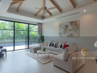 Spacious villa with private pool and large garden, Phuket, Thailand Spacious villa with private pool and large garden, Phuket, Thailand