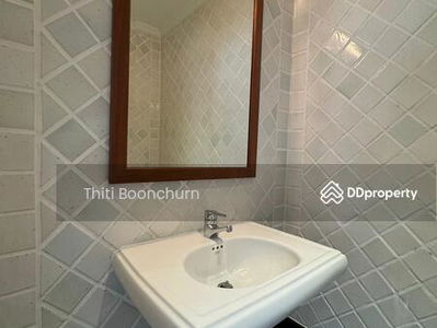 Townhouse, 400sqm, Quiet Street, Phrom Phong, Bangkok, Thailand Townhouse, 400sqm, Quiet Street, Phrom Phong, Bangkok, Thailand