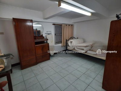 10110, Bangkok, Thailand 10110, Bangkok, Thailand