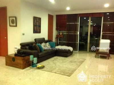 Ficus Lane, Bangkok, Thailand Ficus Lane, Bangkok, Thailand