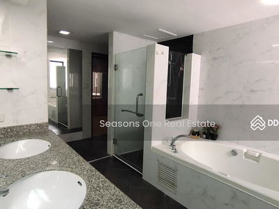 Condo 3 Bedrooms Very high floor & beautiful view@ Sukhumvit 24 for RENT, Bangkok, Thailand Condo 3 Bedrooms Very high floor & beautiful view@ Sukhumvit 24 for RENT, Bangkok, Thailand