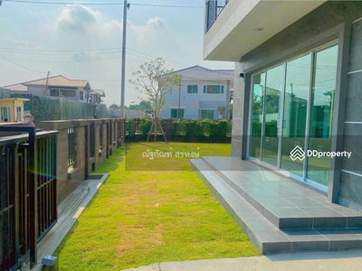 Laddarom Tiwanon, Pathum Thani, Thailand Laddarom Tiwanon, Pathum Thani, Thailand