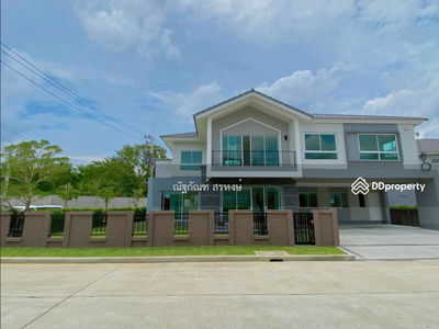 Laddarom Tiwanon, Pathum Thani, Thailand Laddarom Tiwanon, Pathum Thani, Thailand