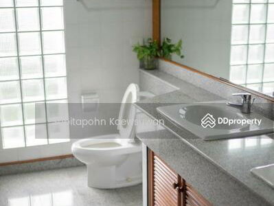 Sindhorn Residence, Bangkok, Thailand Sindhorn Residence, Bangkok, Thailand