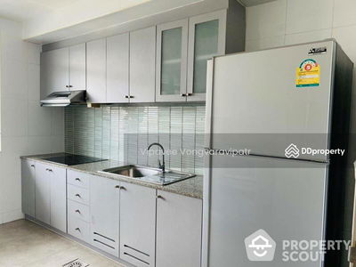 Royal Castle Sukhumvit, Bangkok, Thailand Royal Castle Sukhumvit, Bangkok, Thailand