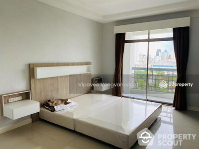 Royal Castle Sukhumvit, Bangkok, Thailand Royal Castle Sukhumvit, Bangkok, Thailand