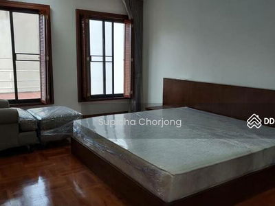 Vanicha Park Langsuan, Bangkok, Thailand Vanicha Park Langsuan, Bangkok, Thailand