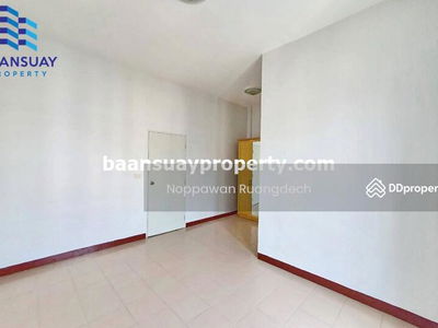 For rent, 3-story townhome, Srinakarin Road, near Thanya Park Mall, Srinakarin, Bangkok., Thailand For rent, 3-story townhome, Srinakarin Road, near Thanya Park Mall, Srinakarin, Bangkok., Thailand