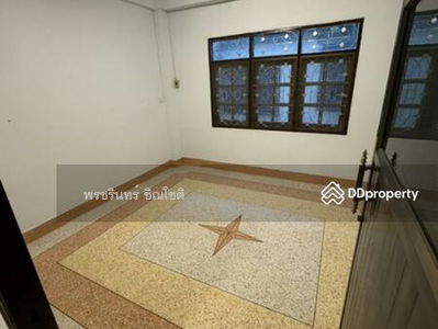 Commercial building near MRT Rama 9, Bangkok, Thailand Commercial building near MRT Rama 9, Bangkok, Thailand