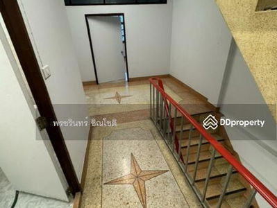 Commercial building near MRT Rama 9, Bangkok, Thailand Commercial building near MRT Rama 9, Bangkok, Thailand