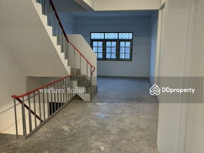 Commercial building near MRT Rama 9, Bangkok, Thailand Commercial building near MRT Rama 9, Bangkok, Thailand