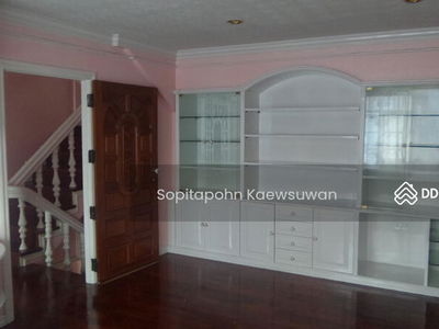 10310, Bangkok, Thailand 10310, Bangkok, Thailand