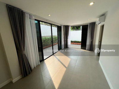 10400, Bangkok, Thailand 10400, Bangkok, Thailand