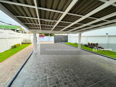 10400, Bangkok, Thailand 10400, Bangkok, Thailand