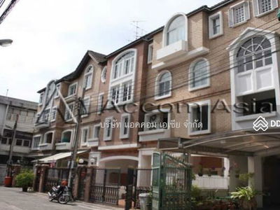 4 Bedrooms Townhouse for Rent in Sathorn, Bangkok near MRT Khlong Toei - MRT Lumphini 120058, Bangkok, Thailand 4 Bedrooms Townhouse for Rent in Sathorn, Bangkok near MRT Khlong Toei - MRT Lumphini 120058, Bangkok, Thailand