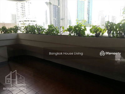 Shiva Tower, Bangkok, Thailand Shiva Tower, Bangkok, Thailand