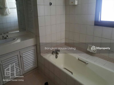 Shiva Tower, Bangkok, Thailand Shiva Tower, Bangkok, Thailand