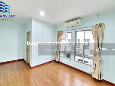For rent, 3-story townhome with 5 air conditioners, Kaset-Nawamin Road, near Avenue Mall, Bangkok., Thailand For rent, 3-story townhome with 5 air conditioners, Kaset-Nawamin Road, near Avenue Mall, Bangkok., Thailand