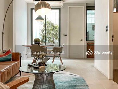 Large 2-Bedroom Townhouse, Bangkok, Thailand Large 2-Bedroom Townhouse, Bangkok, Thailand