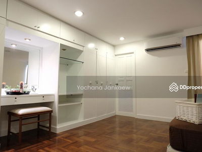 Large 5-Br Townhouse near BTS Chong Nonsi, Bangkok, Thailand Large 5-Br Townhouse near BTS Chong Nonsi, Bangkok, Thailand