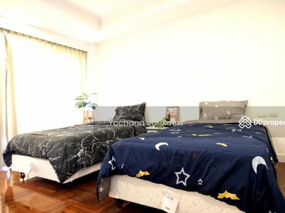 Large 5-Br Townhouse near BTS Chong Nonsi, Bangkok, Thailand Large 5-Br Townhouse near BTS Chong Nonsi, Bangkok, Thailand