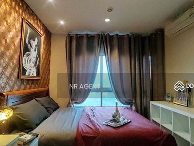 Ivy River, Bangkok, Thailand Ivy River, Bangkok, Thailand