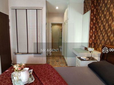 Ivy River, Bangkok, Thailand Ivy River, Bangkok, Thailand