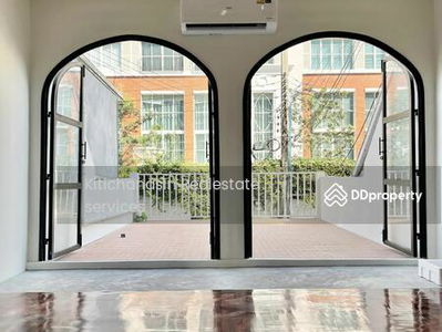 Townhouse Thong Lo (Sukhumvit 55), Bangkok, Thailand Townhouse Thong Lo (Sukhumvit 55), Bangkok, Thailand