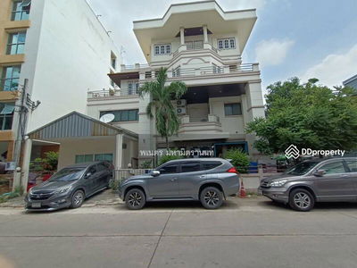 Sriwara Town in Town, Bangkok, Thailand Sriwara Town in Town, Bangkok, Thailand