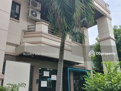 Sriwara Town in Town, Bangkok, Thailand Sriwara Town in Town, Bangkok, Thailand