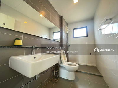 Manthana Lake Watcharapol, Bangkok, Thailand Manthana Lake Watcharapol, Bangkok, Thailand