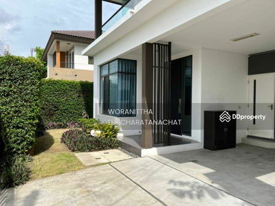 Manthana Lake Watcharapol, Bangkok, Thailand Manthana Lake Watcharapol, Bangkok, Thailand