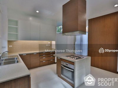 Spacious 4-Bedroom House, Bangkok, Thailand Spacious 4-Bedroom House, Bangkok, Thailand