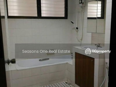Charming soi 11 spacious bright breezy 3 bedrooms with lots of natural light. Low rise. Very homely, Bangkok, Thailand Charming soi 11 spacious bright breezy 3 bedrooms with lots of natural light. Low rise. Very homely, Bangkok, Thailand