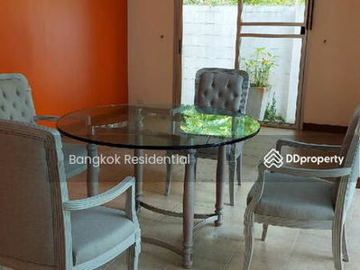 House in Soi Soonvijai, Bangkok, Thailand House in Soi Soonvijai, Bangkok, Thailand