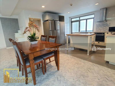 Royal Castle Sukhumvit, Bangkok, Thailand Royal Castle Sukhumvit, Bangkok, Thailand