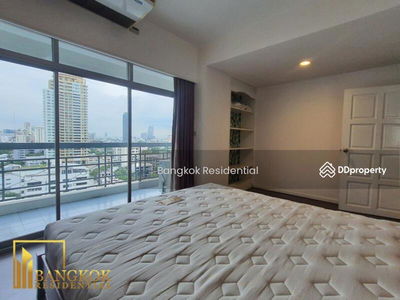 Royal Castle Sukhumvit, Bangkok, Thailand Royal Castle Sukhumvit, Bangkok, Thailand