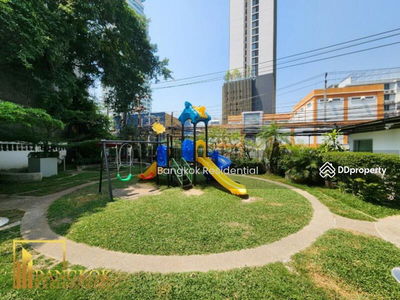 Royal Castle Sukhumvit, Bangkok, Thailand Royal Castle Sukhumvit, Bangkok, Thailand